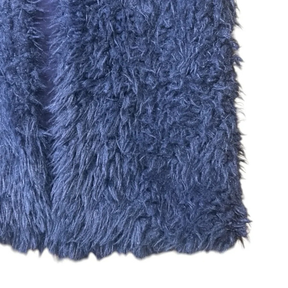 Chelsea & Violet Faux Fur Open Front Long Vest Navy Blue Size Small - Picture 10 of 10